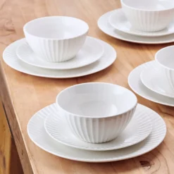 Grace 24 Piece Dinnerware Set, Service for 8