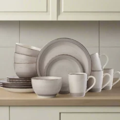 Sadie Cream 16 Piece Dinnerware Set, Service for 4