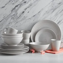 Sophia 16 Piece Dinnerware Set, Service for 4